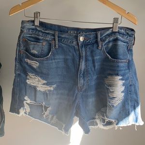 COPY - AE 90s Light Wash Boyfriend Shorts